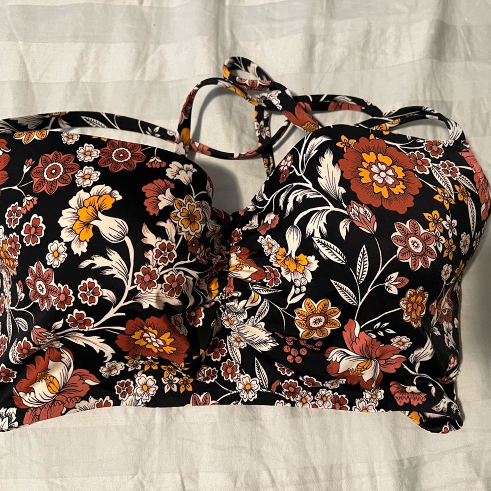 34DD bathing suit top from target brand shade shore